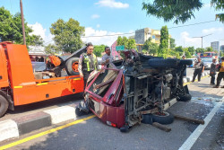 Mobil Kijang Ringsek Tertabrak Truk di Jalan Jogja-Solo Klaten