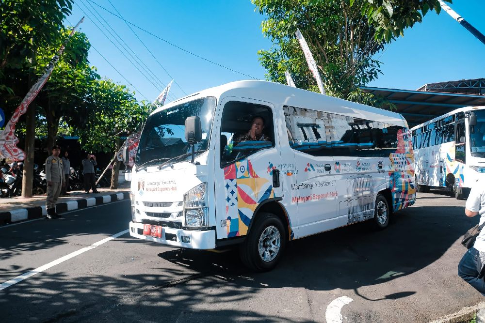Jadwal dan Tarif Bus Sinar Jaya ke Pantai Parangtritis Bantul dan Baron Gunungkidul