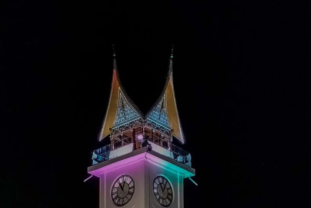 Kerabat Ratu Wilhelmina Peringati Seabad Jam Gadang