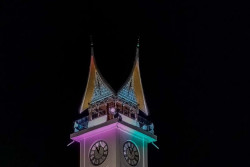 Kerabat Ratu Wilhelmina Peringati Seabad Jam Gadang