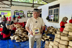 2.500 Besek Daging Hewan Kurban Disebar JNE kepada Warga