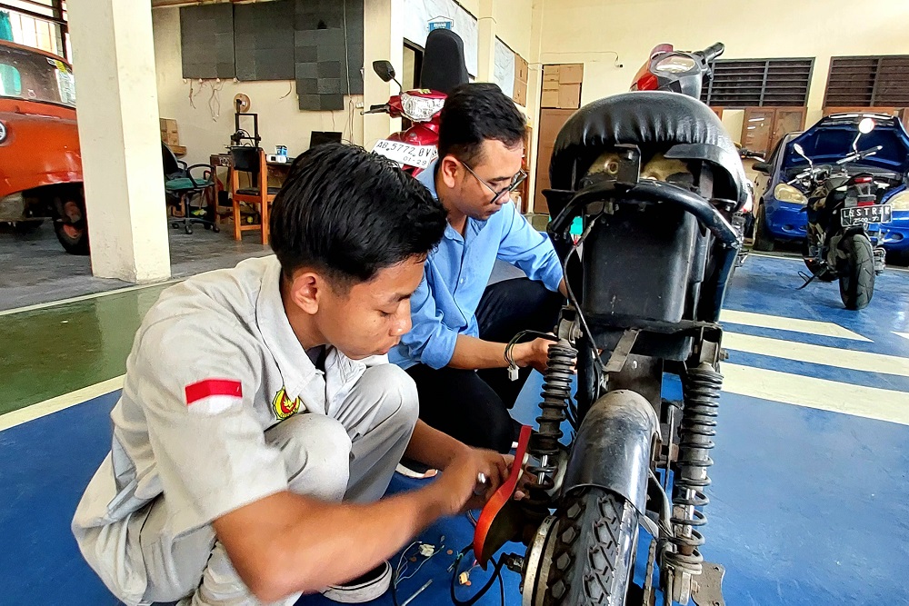 Bengkel Kendaraan Listrik SMKN 1 Seyegan Sleman Sudah Dapat Sertifikasi Kemenhub, Alumni Dilirik Pabrikan China