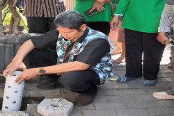 Warga Keparakan Ubah Sampah Organik Menjadi Kompos dengan Lubang Resapan Biopori