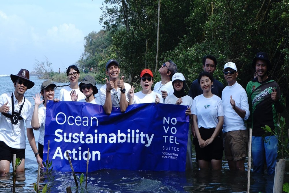 Rayakan World Ocean Days, Novotel Suites Yogyakarta Malioboro Tanam 100 Bibit Mangrove bersama KTH KP2 Baros di Pantai Baros Bantul