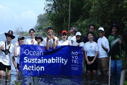Rayakan World Ocean Days, Novotel Suites Yogyakarta Malioboro Tanam 100 Bibit Mangrove bersama KTH KP2 Baros di Pantai Baros Bantul