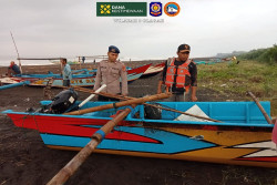 Perahu Nelayan di Pantai Glagah Karam, Tiga ABK Dapat Diselamatkan
