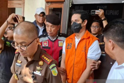 Terlibat Kekerasan Seksual, Mantan Kapolres Ngada AKBP Fajar Ditahan Kejaksaan