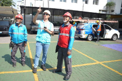 Suka Duka Amrul, Petugas PLN yang Siaga Jaga Listrik Semarang Saat Iduladha