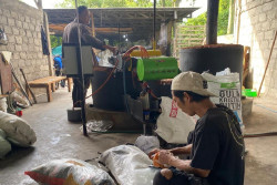 BUMDes Panggungharjo Bantul Olah Plastik Tak Laku Jadi Bahan Bakar Minyak