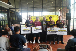 Pendiri Waroeng Steak & Shake Beri Apresiasi Peraih Runner-up Indonesia Open 2025 Ganda Putra Sabar/Reza