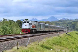 10 KA Jarak Jauh Berhenti di Jatinegara pada 15 Juni 2025
