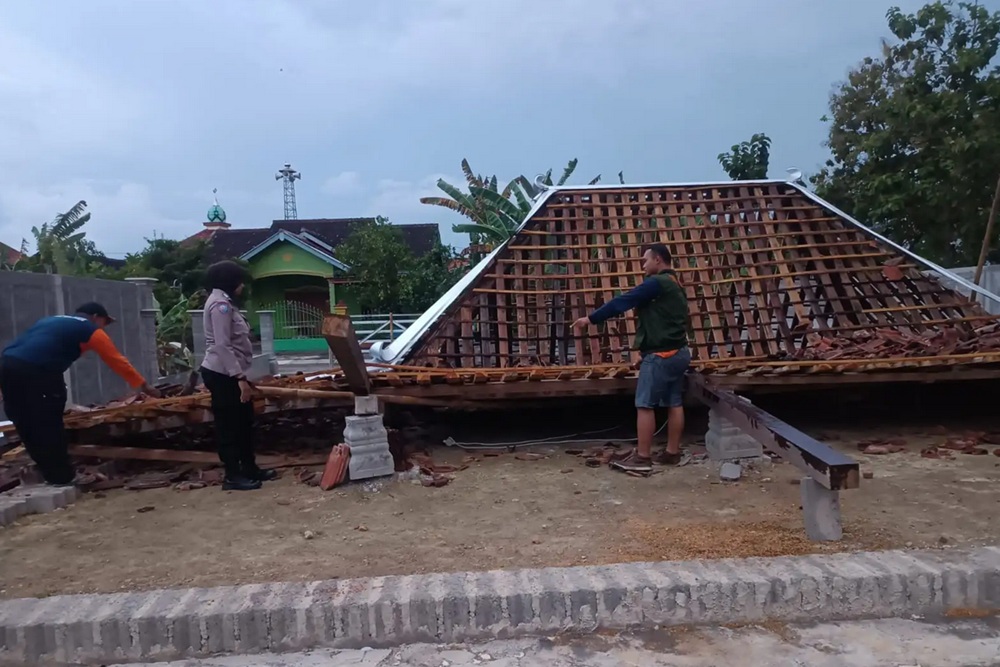 Angin Kencang Melanda Sukoharjo Jawa Tengah, Sebuah Pendopo di Nguter Ambruk