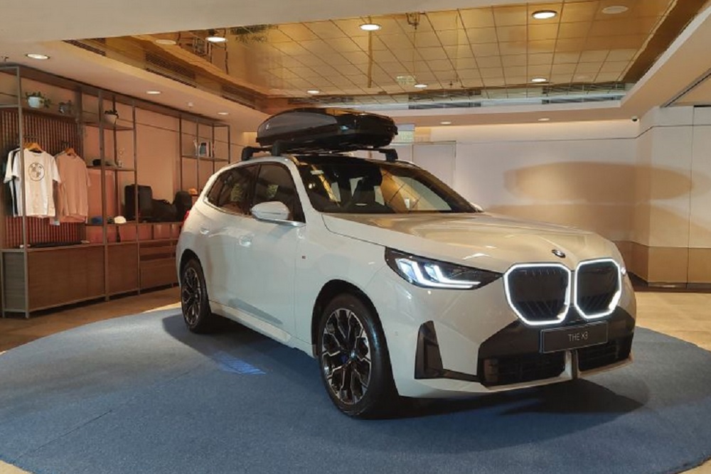 BMW Siap Pamerkan Empat Model Mobil Baru Listrik dan Konvensional di GIASS Tahun Ini