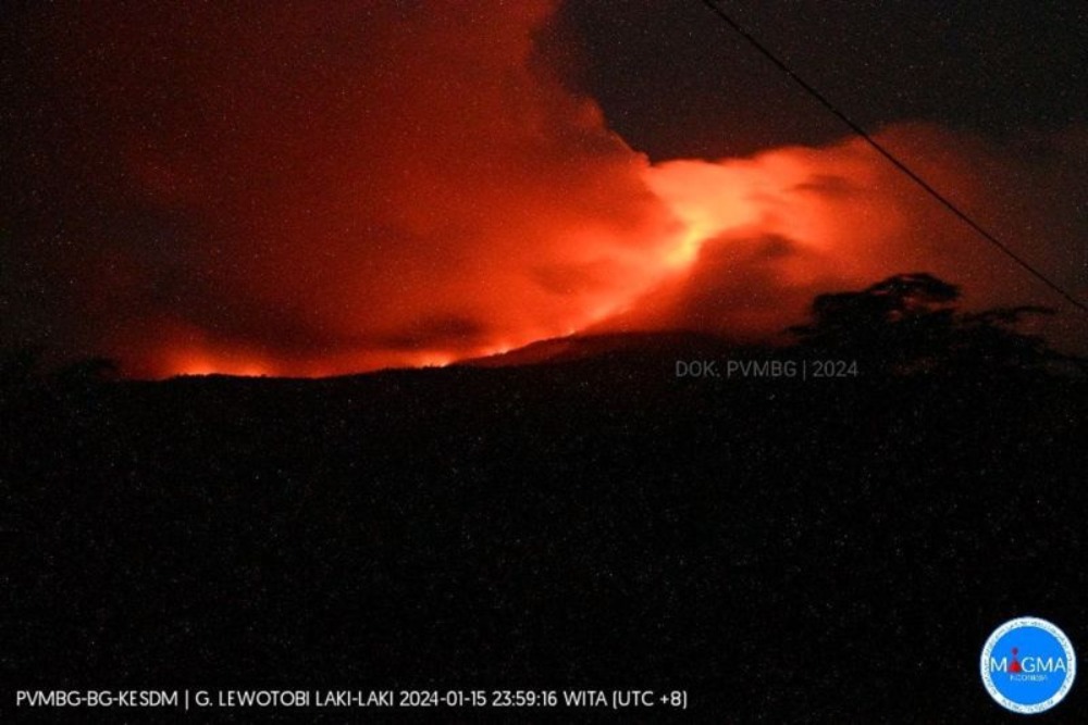 Badan Geologi: Gunung Api Lewotobi Laki-Laki Tetap di Level Awas