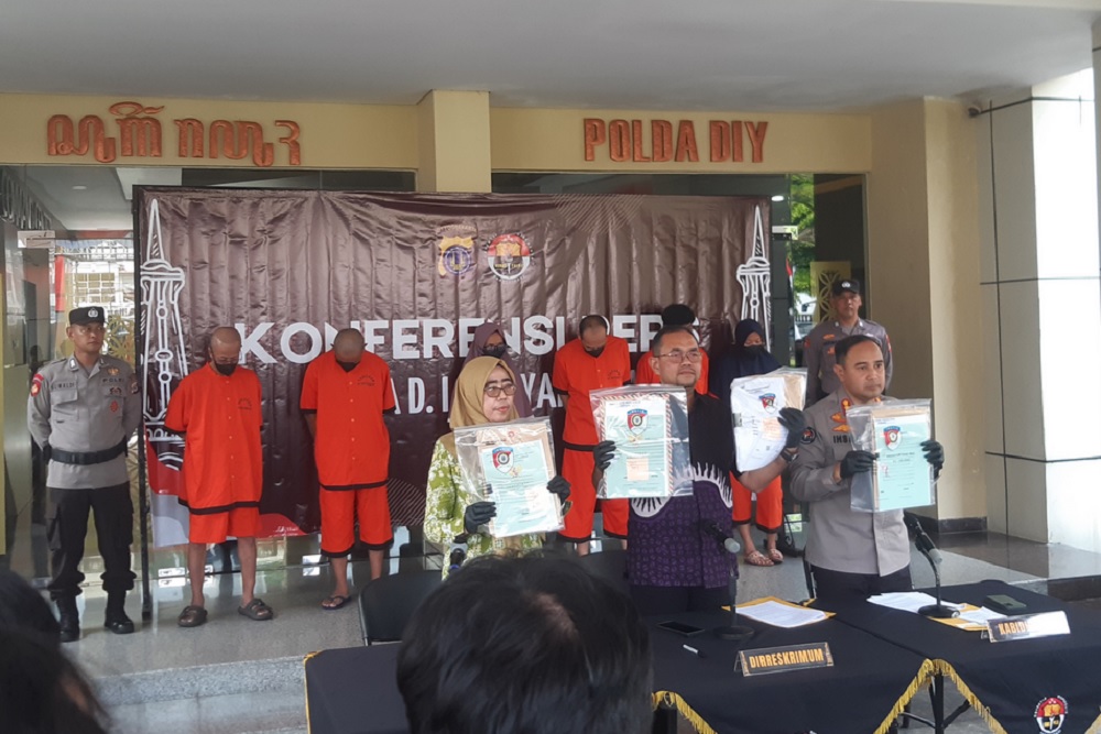 Polda DIY Tahan Enam Tersangka Kasus Mafia Tanah yang Menipu Mbah Tupon
