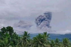 Gunung Dukono Kembali Erupsi, Semburkan Abu Vulkanik Setinggi 1,4 Kilometer