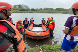 Tim SAR Kokam Muhammadiyah Gelar Pelatihan Dasar Water Rescue di Pantai Samas