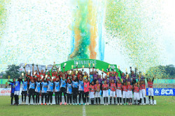 Tim Sepakbola Putri SD Kanisius Duwet Sleman dan SDN Ungaran 1 Jogja Raih Kampiun Milklife Soccer Challenge 2025