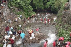 Warga Bumijo Jogja, Bergotong Royong Bersihkan Sungai Buntung