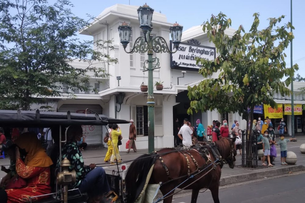 Wisatawan Jangan Lupa Mampir ke Pasar Beringharjo Jogja, Ada Batik hingga Lupis Cenil