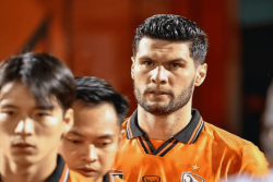 Persib Bandung Kenalkan Alfeandra Dewangga dan Julio Cesar Sebagai Pemain Baru Lewat Koran