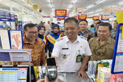 Indomaret Launching Produk UMKM Kulonprogo di 22 Gerai Tomira, Wakil Bupati Belanja Pakai I-Saku