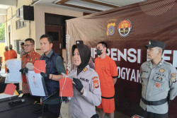 Mengaku Sebagai Dokter, Guru Les Bahasa Inggris Tipu Sejumlah Korban Lewat Modus Love Scamming