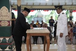 Tak Hanya Rotasi Jabatan, Bupati Sleman Harda Kiswaya Dukung ASN Studi Lagi