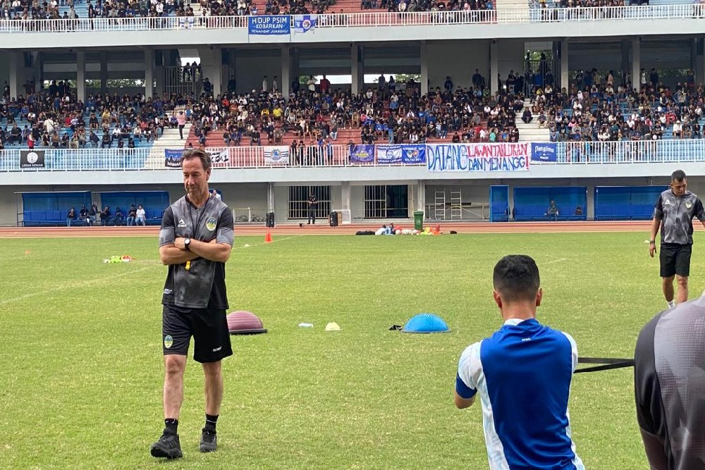 Latihan Perdana PSIM Jogja Dihadiri Ribuan Suporter, Ini Kata Van Gastel