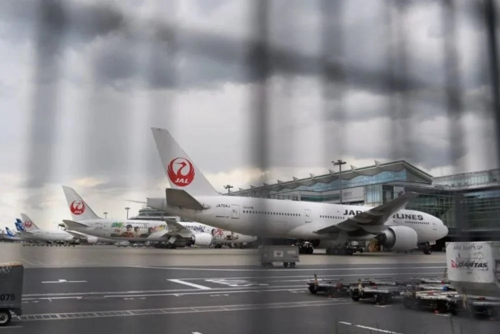 Pesawat Boeing 737 Japan Airlines Alami Gangguan Tekanan Udara, Mendadak Turun dari Ketinggian 26.000 Kaki