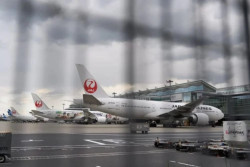 Pesawat Boeing 737 Japan Airlines Alami Gangguan Tekanan Udara, Mendadak Turun dari Ketinggian 26.000 Kaki