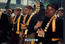 Fadli Zon Dikritik Karena Bawa Keris saat Kirab Malam 1 Sura di Keraton Solo