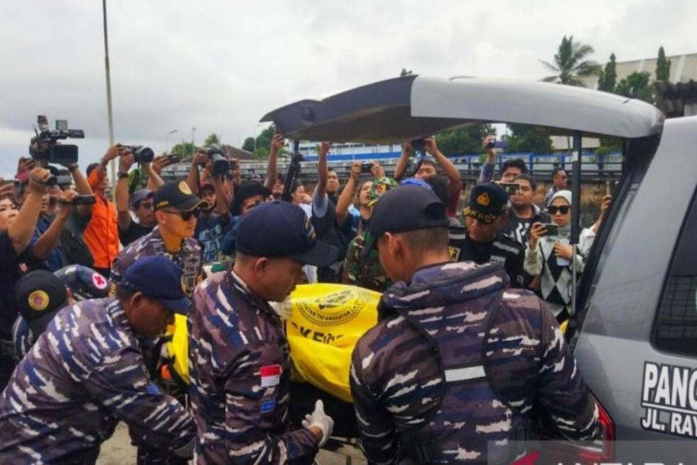 Tim SAR Gabungan Temukan 1 Jenazah KMP Tunu Pratama Jaya