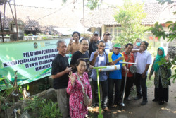 Kalurahan Tegalpanggung Jogja Kelola Sampah Organik dengan Biopori