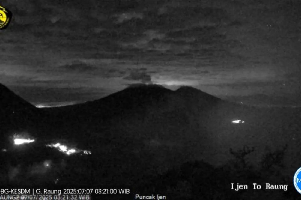Gunung Raung Erupsi 2 Kali Pagi ini, Tinggi Letusan Capai 1 Km