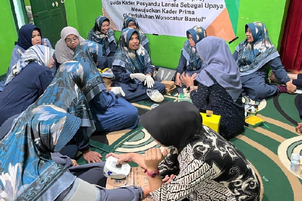 Dosen Unjaya dan UAD Beri Pelatihan untuk Kader Posyandu Lansia Wonocatur