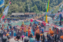 Ribuan Warga Hadiri Tradisi Petik Laut di Pelabuhan Sadeng Gunungkidul