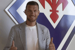 Resmi, Edin Dzeko Gabung Fiorentina