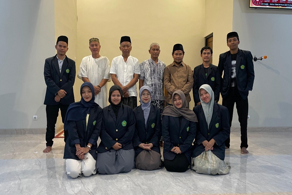 PENGABDIAN MASYARAKAT UNISA YOGYAKARTA: Gerakan Ottoman Hijau, Mahasiswa Unisa Wakafkan Tempat Sampah