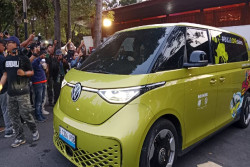 Volkswagen Perkenalkan ID. BUZZ di JVWF 2025, Tangguh Menyusuri Jalanan Jakarta-Jogja Hanya Sekali Cas