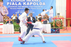 Atlet Karate DIY Berebut Piala Kapolda