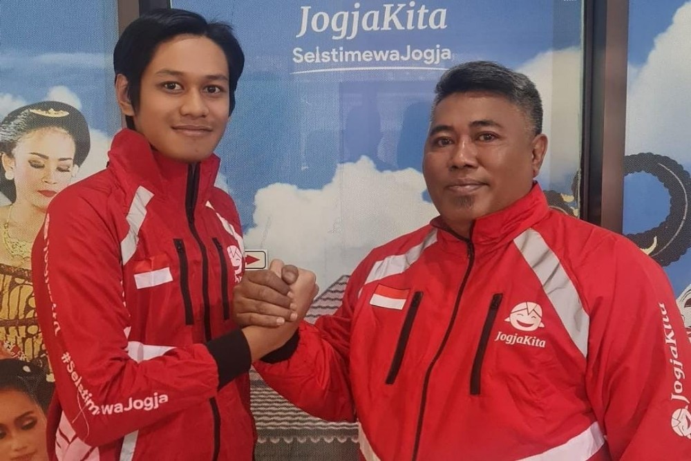 Pelajar Berprestasi Ikut Jadi Driver Ojol untuk Melatih Kemandirian