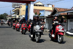 Jelajahi Kreativitas Lokal dengan Cangkang Laut, Astra Motor Yogyakarta Gelar City Rolling Bersama Honda Scoopy di Cilacap