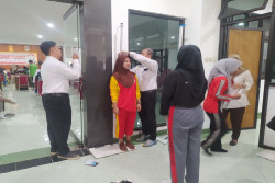 Ratusan Orang Tua di Jogja Antar Anak di Hari Pertama Masuk Sekolah Rakyat, Terharu Siswa Tinggal di Asrama