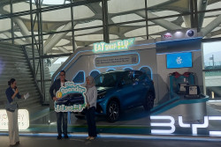 Beli Tas di Bandara YIA, Perempuan Asal Depok Dapat Mobil Listrik dari InJourney Airports