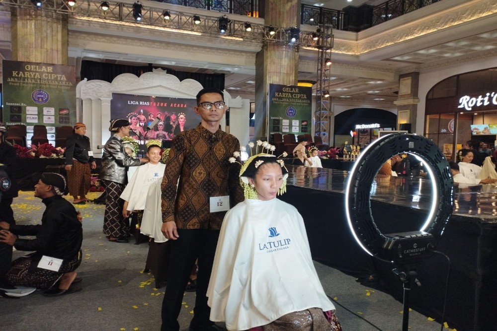 Liga Rias Pengantin Nusantara Beri Ruang Pria Kembangkan Kemampuan Merias dengan Gaya Tradisional