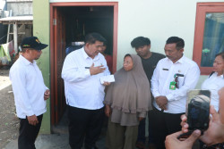 Bupati Kulonprogo Salurkan Bantuan Bagi Warga Miskin di Kalurahan Wates
