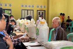 Warga Sleman Mulai Terima Bantuan Pangan Beras, Segini Jumlahnya
