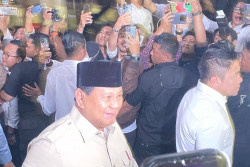 Teriakan Yel-yel Dua Periode Warnai Kedatangan Prabowo di Kongres PSI