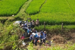 Kecelakaan Tol Semarang-Solo: Diduga Sopir Menahan Kantuk Berakibat Mobil Oleng Masuk ke Parit, 1 Penumpang Meninggal dan 6 Terluka